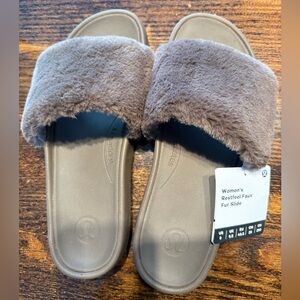Lululemon Athletica Women's Restfeel Faux Fur Slide